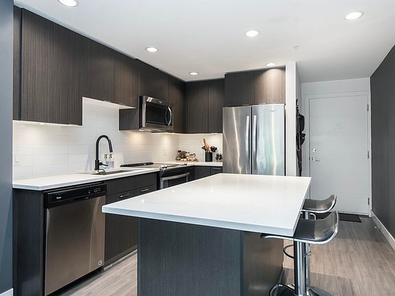5th image of 719 W 3rd St #201