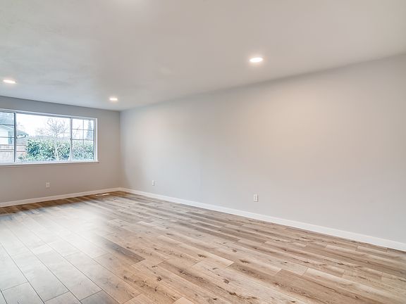 4th image of 917 22nd St NW