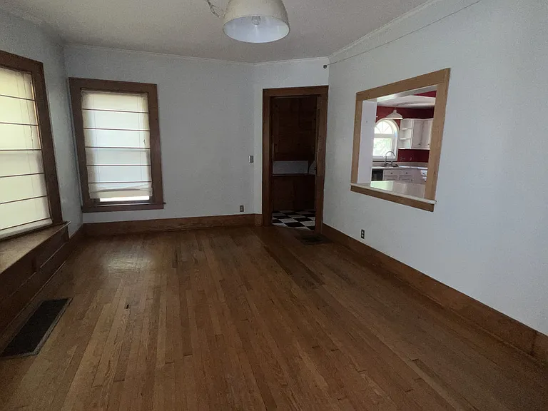 935 Westcott St — Photo 7