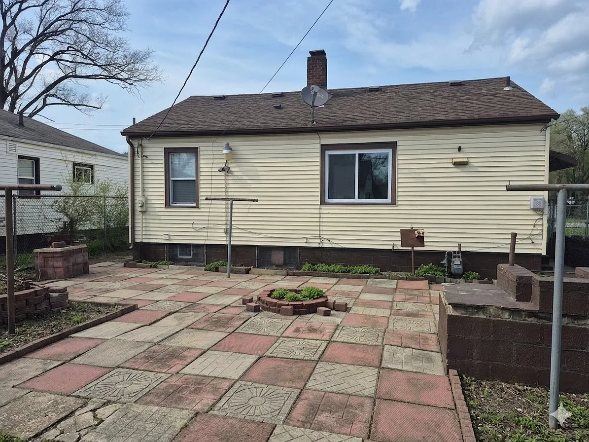 2 bed, 800 sqft, $1,200 — Photo 2