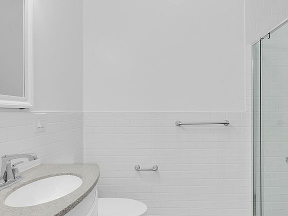 4th image of 372 13th St APT 1