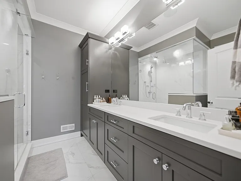 2341 W Roscoe St #2W — Photo 12