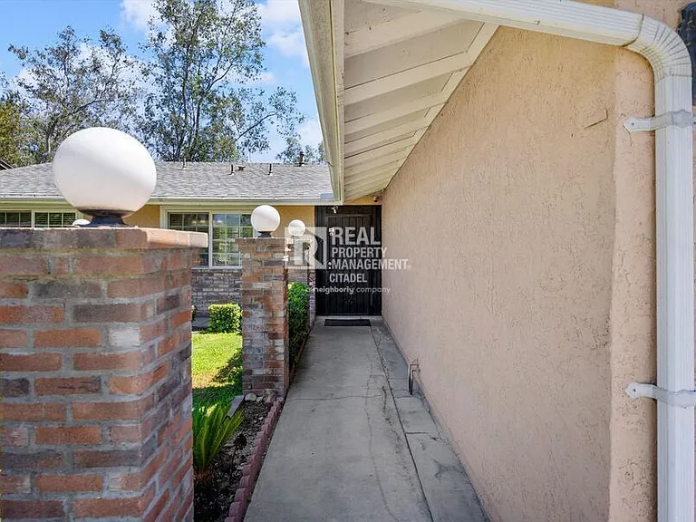 16653 Mallory Dr — Photo 3