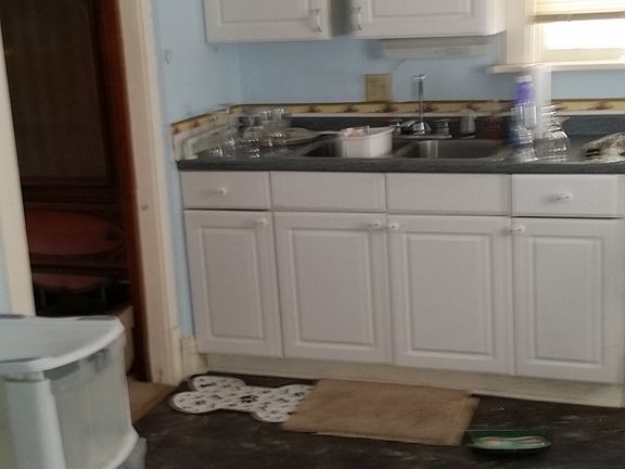 5th image of 310 Brown Ave