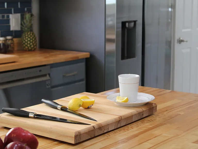 Enjoy a relaxing drink at the kitchen island