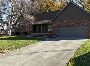 50 Park Ln, Clinton, IL 61727
