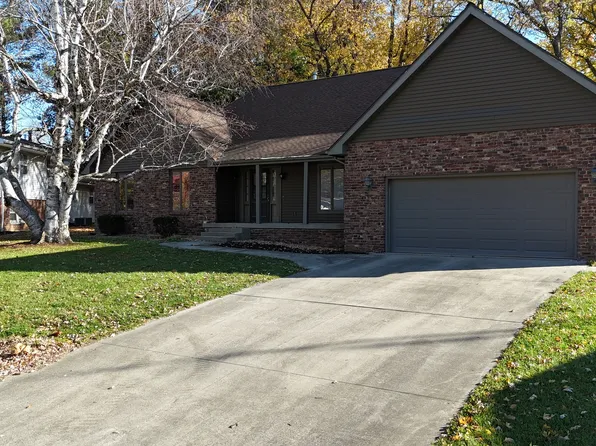 50 Park Ln, Clinton, IL 61727