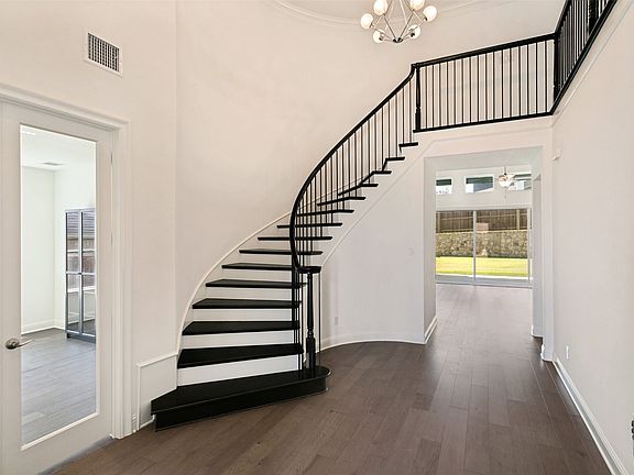 4th image of 1905 Barbette St