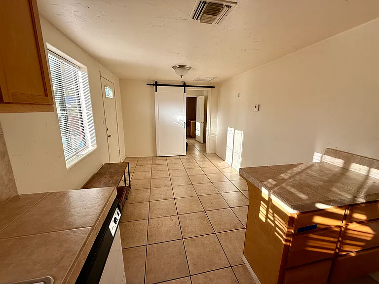 1135 E 8th St #2 — Photo 7