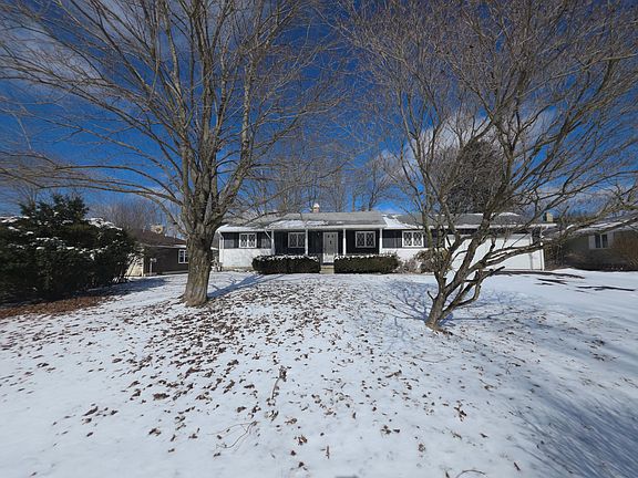 3rd image of 608 Dewey St