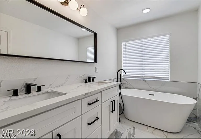 8312 Bermuda Beach Dr — Photo 15