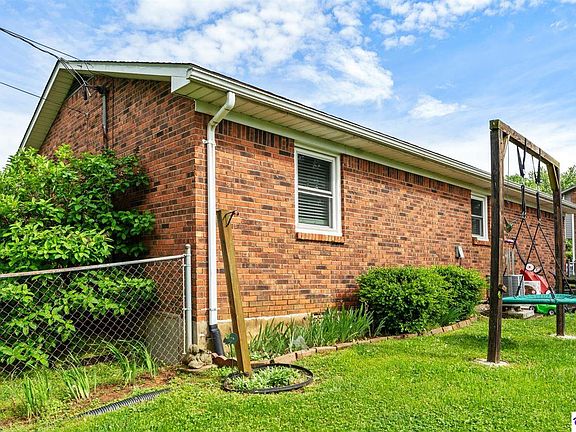 2nd image of 107 Periwinkle Dr