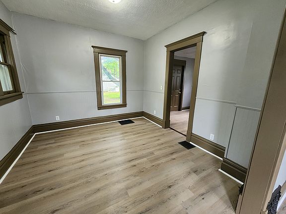 4th image of 525 Courtland St