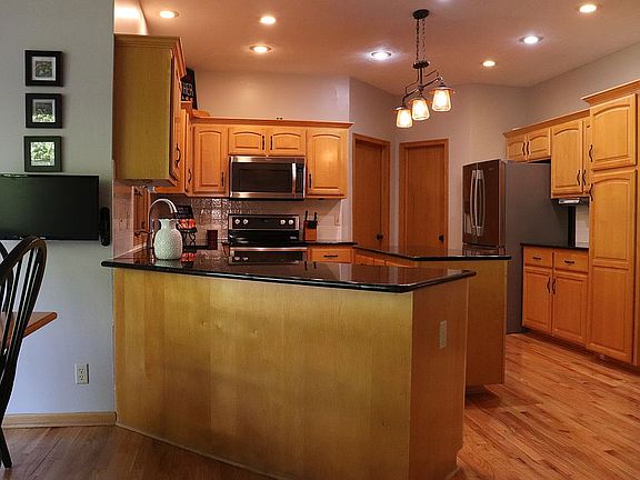 2nd image of 5519 N 140th St