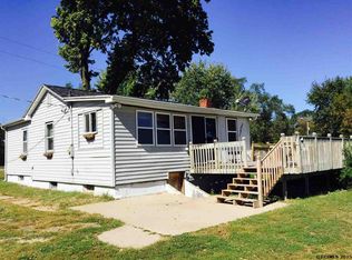 19008 Riverside Rd, Dubuque, IA 52001