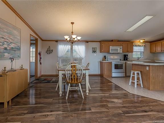 4th image of 42 Dena Nix Ln