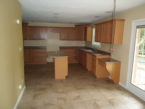 5th image of 23318 Forest Ln