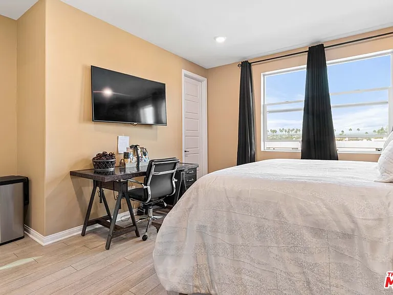 720 Grace Ave — Photo 15