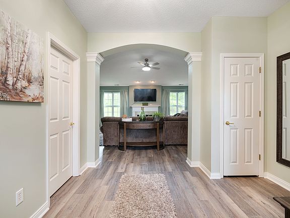 2nd image of 2717 W Long Meadow Ln