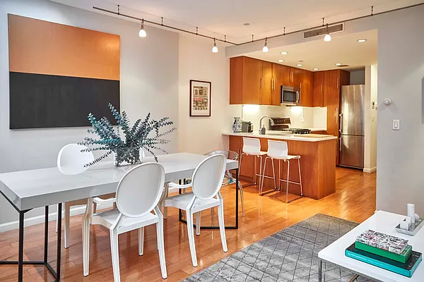 Rented by R New York | media 9