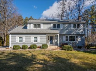 6 Hampshire Ln, Simsbury, CT 06070