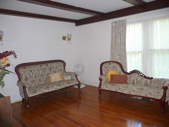 4th image of 403 Walnut St