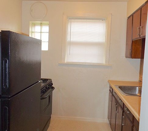 4th image of 4112 S Compton Ave