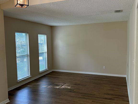 5th image of 3055 Tower Oaks Dr