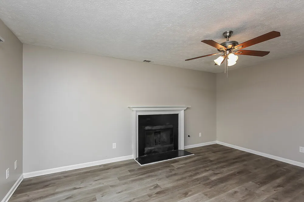 4 bed, 3.0 bath, 1936 sqft, $2,195 — Photo 4
