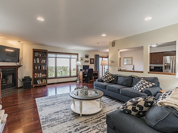 5th image of 8820 Bluebird Dr