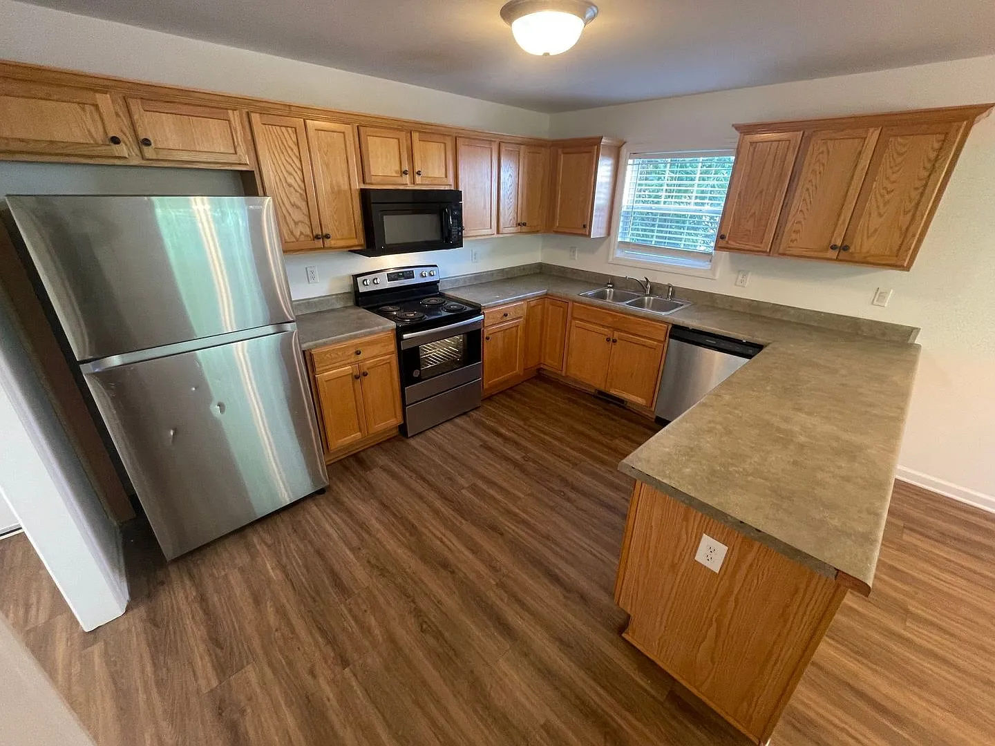Pre-Leasing For August 9th 2027! — Photo 2