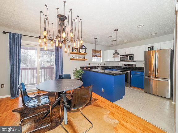 3rd image of 8208 Meadow Wick Ct