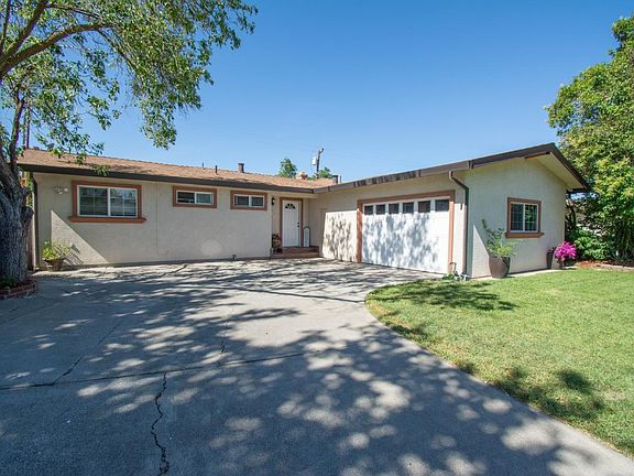 5th image of 630 Sierra Drive