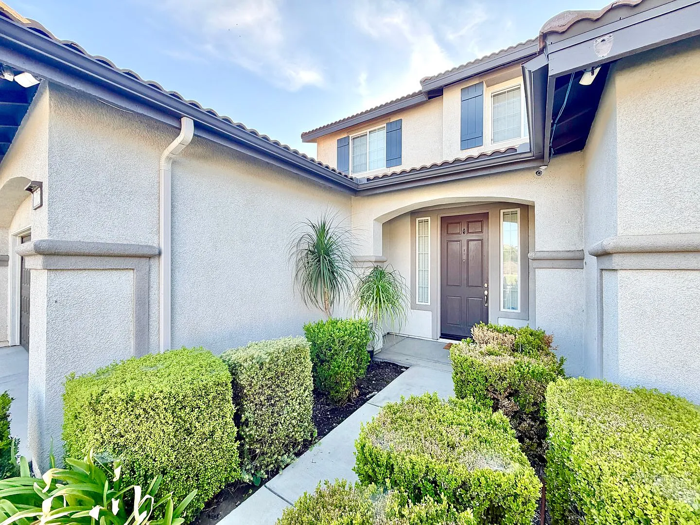 Spacious 4 Bedroom 3 Bathroom Home with Large Backyard! — Photo 4
