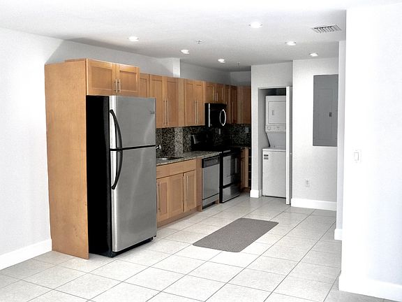 3rd image of 945 Michigan Ave APT 1