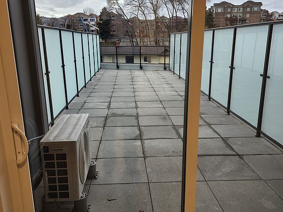 5th image of 1365 Belaire Ave #212