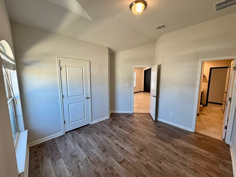 Guest Bedroom w/ attached bathroom
