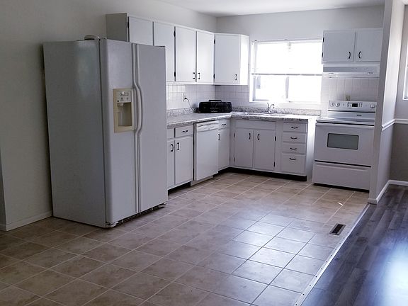 3rd image of 1224 N Oakwood St