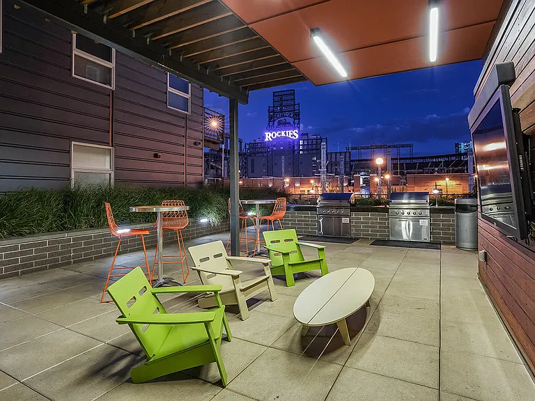 Explore our expansive amenity spaces, including rooftop entertainment space with views of Coors Field