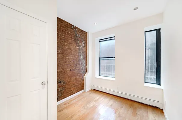 Rented by REZI | media 27