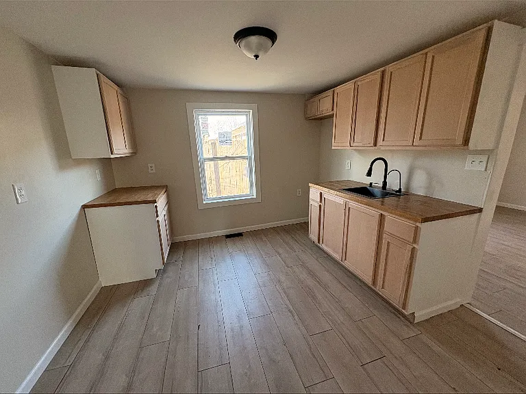 3236 Hovey St — Photo 2