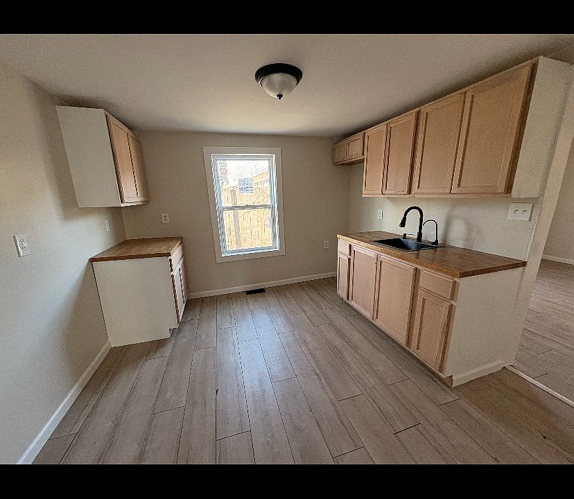 2nd image of 3236 Hovey St