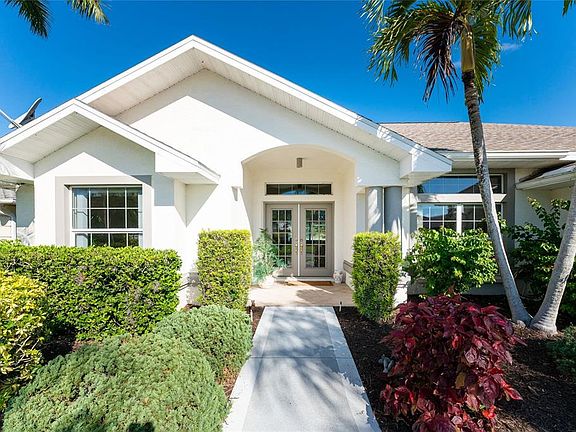 3rd image of 962 N Doral Ln
