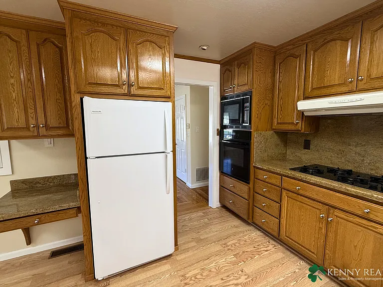 345 Granada Dr — Photo 8