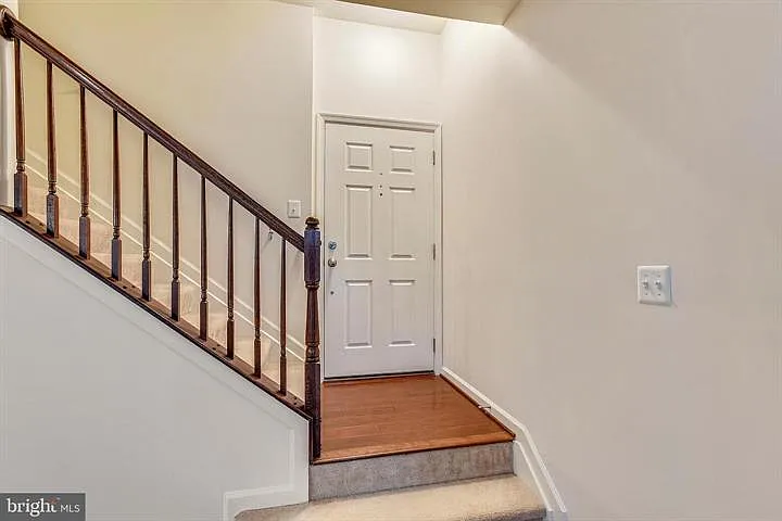 42243 Canary Grass Sq — Photo 2