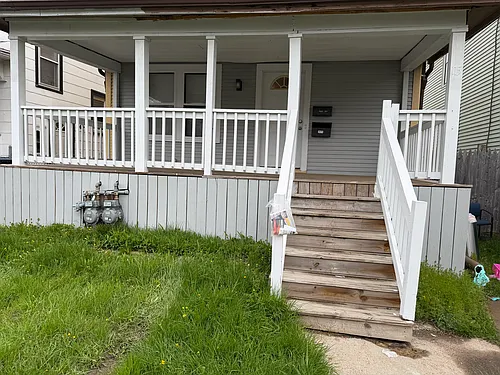 115 Newfield St Photo 1