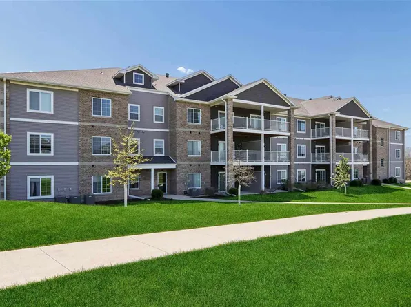 2869 Spring Rose Cir #202, Coralville, IA 52241