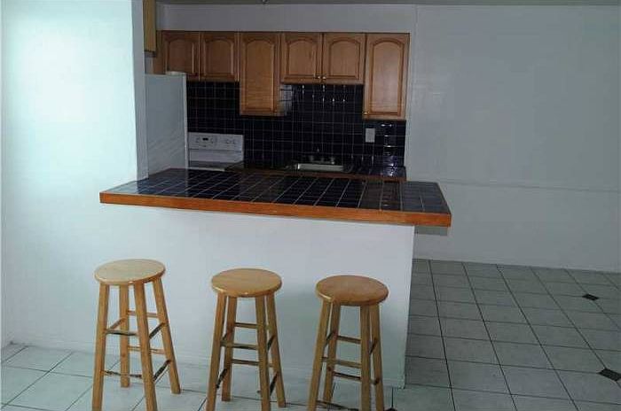 1st image of 900 6th St APT 8
