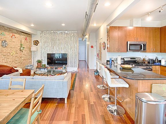 4th image of 1116 N Wood St APT 3F
