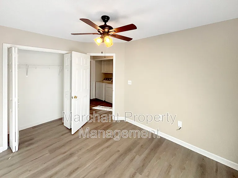 215 Rexford Dr — Photo 10
